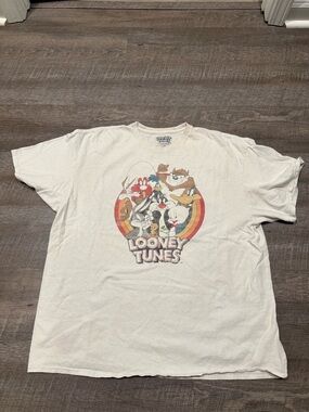Warner Bros. Looney Tunes White Graphic Tee with Multicolor Print. 2xl
